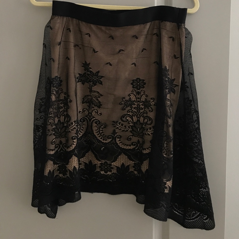 Max Studio Lace Skirt... NWT